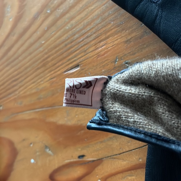 Black Leather Driving Gloves - Picture 3 of 4